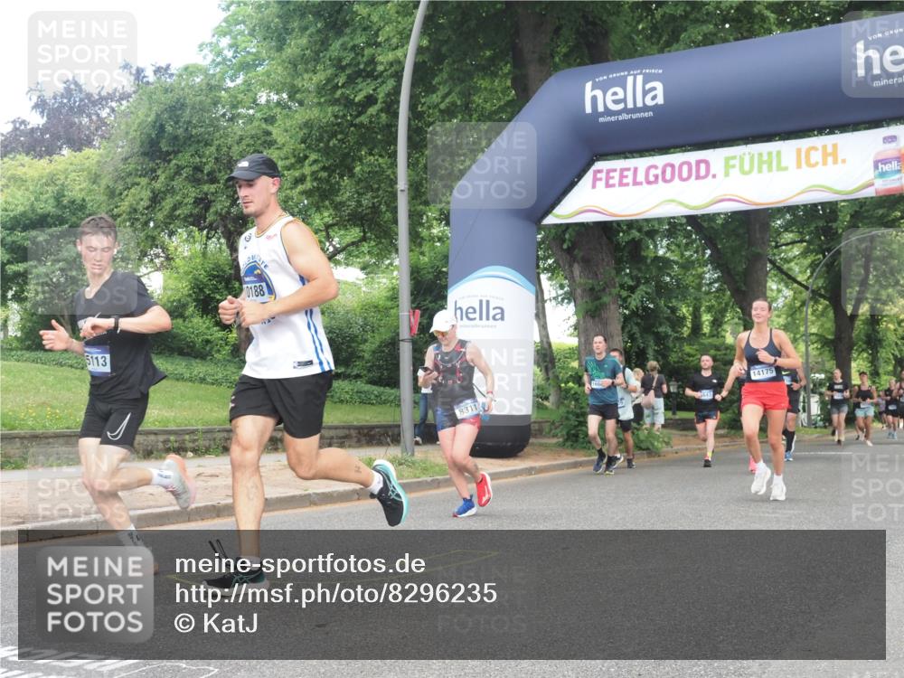 29.06.2025 - hella hamburg halbmarathon KatJ http://msf.ph/oto/8296235 29.06.2025 10:42:49 Zwischen KM18-KM19 3048, 3435, 5643, 8311, 8639 meine-sportfotos.de