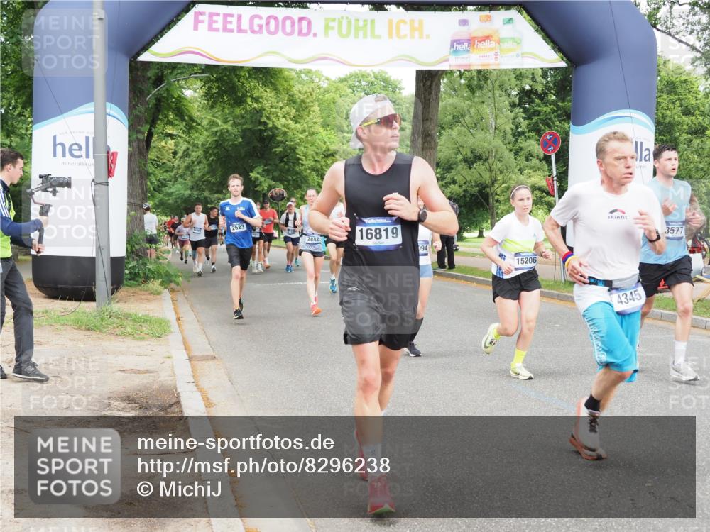 29.06.2025 - hella hamburg halbmarathon MichiJ http://msf.ph/oto/8296238 29.06.2025 10:34:16 Zwischen KM18-KM19 2189, 2842, 4091, 4237, 4345, 4949, 5472, 6388, 7056, 8577, 11094, 13940, 14034, 14804, 14911, 15206, 15563, 15900, 16081, 16819, 17190, 18346 meine-sportfotos.de