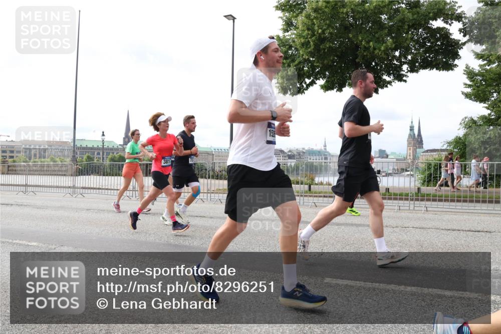 29.06.2025 - hella hamburg halbmarathon Lena Gebhardt http://msf.ph/oto/8296251 29.06.2025 10:21:32 Lombardsbrücke 3812, 1028, 1072, 1158, 1266, 1401, 1658, 1668, 2172, 2271, 2315, 2353, 2383, 2529, 2635, 2815, 2956, 2986, 3122, 3161, 3453, 3770, 3817, 3825, 3826, 4289, 4375, 4376, 4697, 4786, 5122, 5373, 5395, 5412, 5493, 5759, 5767, 5957, 6086, 6103, 6275, 6308, 6475, 6805, 6844, 7075, 7228, 7375, 7522, 7553, 7608, 7612, 7672, 7781, 8095, 8286, 8715, 8726, 8844, 8896, 9100, 9108, 9369, 9483, 9499, 9501, 9532, 9624, 10374, 10602, 10874, 11698, 12175, 13057 meine-sportfotos.de