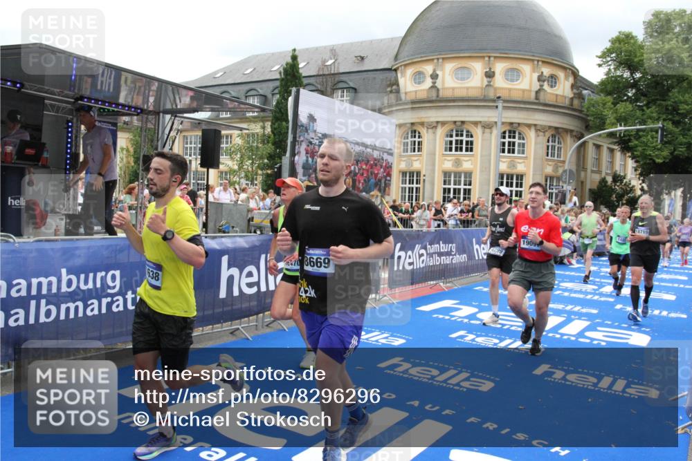 29.06.2025 - hella hamburg halbmarathon Michael Strokosch http://msf.ph/oto/8296296 29.06.2025 10:57:05 Ziel 1485, 4299, 5033, 8669, 11043, 11143, 11212, 11638, 13691, 14408, 14588, 14678, 16470, 16909, 17617, 18719, 19091 meine-sportfotos.de