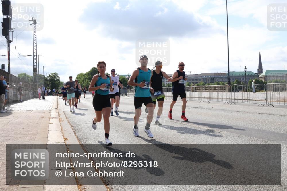 29.06.2025 - hella hamburg halbmarathon Lena Gebhardt http://msf.ph/oto/8296318 29.06.2025 09:46:44 Lombardsbrücke 199, 10477, 494, 3493, 17137, 1882, 1053, 1344, 1411, 1577, 1889, 2243, 3955, 4477, 4944, 5048, 5152, 5193, 5660, 6683, 7080, 7466, 7534, 7622, 7628, 7845, 7867, 7901, 8312, 8323, 8784, 8864, 8956, 10298, 10477, 10865, 10927, 10929, 11230, 11304, 11661, 11898, 12447, 12899, 12987, 13199, 13252, 13493, 13494, 13617, 13729, 13961, 14276, 14310, 14385, 15391, 15902, 16065, 16140, 16243, 16811, 16931, 16957, 17213 meine-sportfotos.de