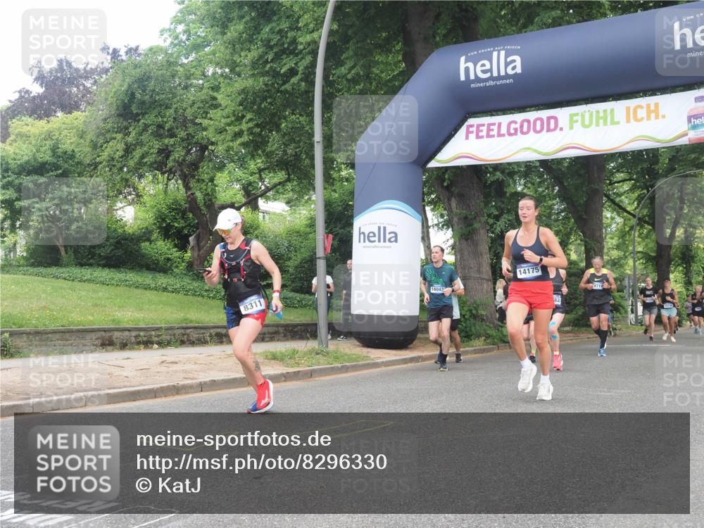 29.06.2025 - hella hamburg halbmarathon KatJ http://msf.ph/oto/8296330 29.06.2025 10:42:50 Zwischen KM18-KM19 3435, 5643, 8311, 8639 meine-sportfotos.de