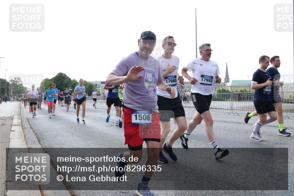 29.06.2025 - hella hamburg halbmarathon Lena Gebhardt http://msf.ph/oto/8296335 29.06.2025 09:59:14 Lombardsbrücke 17660, 11689, 1506, 17993, 1026, 1319, 1366, 1410, 1485, 1506, 1595, 1642, 1715, 1719, 1972, 2282, 2630, 2741, 2911, 3037, 3112, 3334, 3715, 3952, 4467, 4839, 5299, 5391, 5420, 5457, 5458, 5465, 5492, 5866, 6294, 6390, 6399, 6414, 6415, 6416, 6629, 6657, 7033, 7037, 7129, 7130, 7232, 7369, 7395, 7732, 7833, 7864, 8068, 8322, 8509, 8542, 8639, 8652, 8721, 8772, 8798, 8929, 9655, 9727, 9770, 9884, 9903, 9922, 10020, 10266, 10488 meine-sportfotos.de