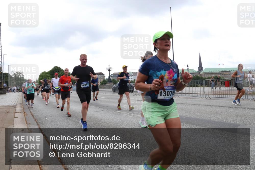 29.06.2025 - hella hamburg halbmarathon Lena Gebhardt http://msf.ph/oto/8296344 29.06.2025 10:46:48 Lombardsbrücke 1073, 1185, 1286, 1363, 1371, 1375, 1593, 1608, 1720, 1837, 1961, 1999, 2162, 2211, 2320, 2327, 2500, 2556, 2665, 2697, 2981, 3277, 3406, 3407, 3469, 3734, 3823, 4202, 4239, 4296, 4342, 4355, 4448, 4604, 5111, 5114, 5700, 5796, 5953, 6124, 6161, 6485, 6496, 6740, 7073, 7303, 7364, 7412, 7767, 7827, 8477, 8486, 8551, 8553, 8684, 8700, 8967, 9691, 10153, 10230, 13969, 14261, 15852, 16882, 16987 meine-sportfotos.de