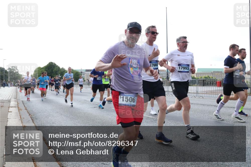 29.06.2025 - hella hamburg halbmarathon Lena Gebhardt http://msf.ph/oto/8296347 29.06.2025 09:59:14 Lombardsbrücke 18587, 703, 11689, 18180, 17660, 17993, 1506, 102, 1319, 1366, 1410, 1485, 1506, 1595, 1642, 1715, 1719, 1972, 2282, 2630, 2741, 2911, 3037, 3112, 3334, 3715, 3952, 4467, 4839, 5299, 5391, 5420, 5457, 5458, 5465, 5492, 5866, 6294, 6390, 6399, 6414, 6415, 6416, 6629, 6657, 7033, 7037, 7129, 7130, 7232, 7369, 7395, 7732, 7833, 7864, 8068, 8322, 8509, 8542, 8639, 8652, 8721, 8772, 8798, 8929, 9655, 9727, 9770, 9884, 9903, 9922, 10020, 10266, 10488 meine-sportfotos.de