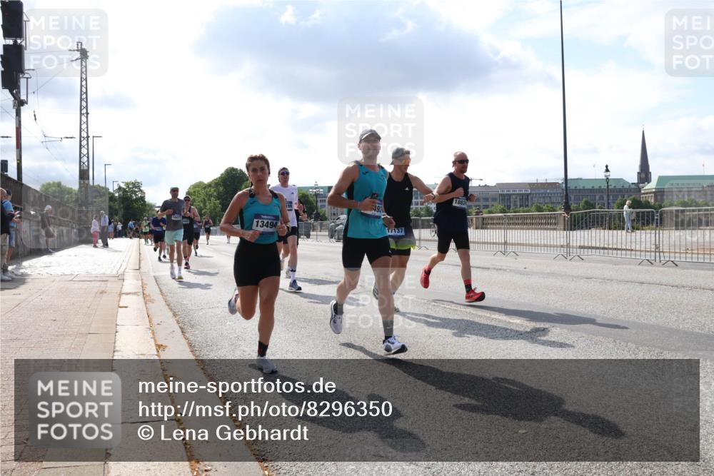 29.06.2025 - hella hamburg halbmarathon Lena Gebhardt http://msf.ph/oto/8296350 29.06.2025 09:46:44 Lombardsbrücke 10477, 13494, 493, 17137, 1882, 1053, 1344, 1411, 1577, 1889, 2243, 3955, 4477, 4944, 5048, 5152, 5193, 5660, 6683, 7080, 7466, 7534, 7622, 7628, 7845, 7867, 7901, 8312, 8323, 8784, 8864, 8956, 10298, 10477, 10865, 10927, 10929, 11230, 11304, 11661, 11898, 12447, 12899, 12987, 13199, 13252, 13493, 13494, 13617, 13729, 13961, 14276, 14310, 14385, 15391, 15902, 16065, 16140, 16243, 16811, 16931, 16957, 17213 meine-sportfotos.de