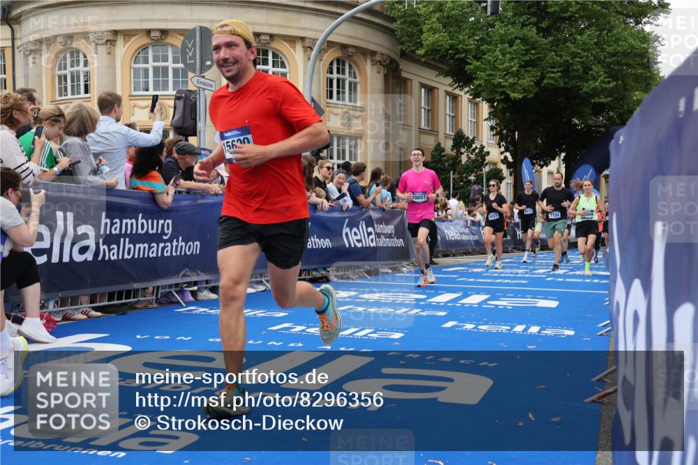 29.06.2025 - hella hamburg halbmarathon Strokosch-Dieckow http://msf.ph/oto/8296356 29.06.2025 10:51:57 Ziel 2818, 2823, 2880, 4033, 4297, 5102, 5336, 6390, 7130, 7409, 7724, 8413, 8856, 8977, 9959, 10057, 13799, 15356, 15506, 15690, 16179, 17815, 17962, 17978, 18869, 19137 meine-sportfotos.de