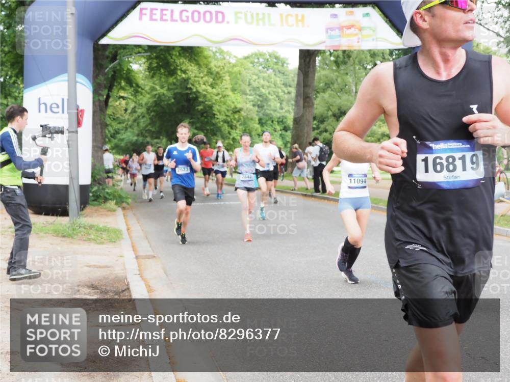 29.06.2025 - hella hamburg halbmarathon MichiJ http://msf.ph/oto/8296377 29.06.2025 10:34:16 Zwischen KM18-KM19 2189, 2842, 4091, 4237, 4345, 4949, 5472, 6388, 7056, 8577, 11094, 13940, 14034, 14804, 14911, 15206, 15563, 15900, 16081, 16819, 17190, 18346 meine-sportfotos.de