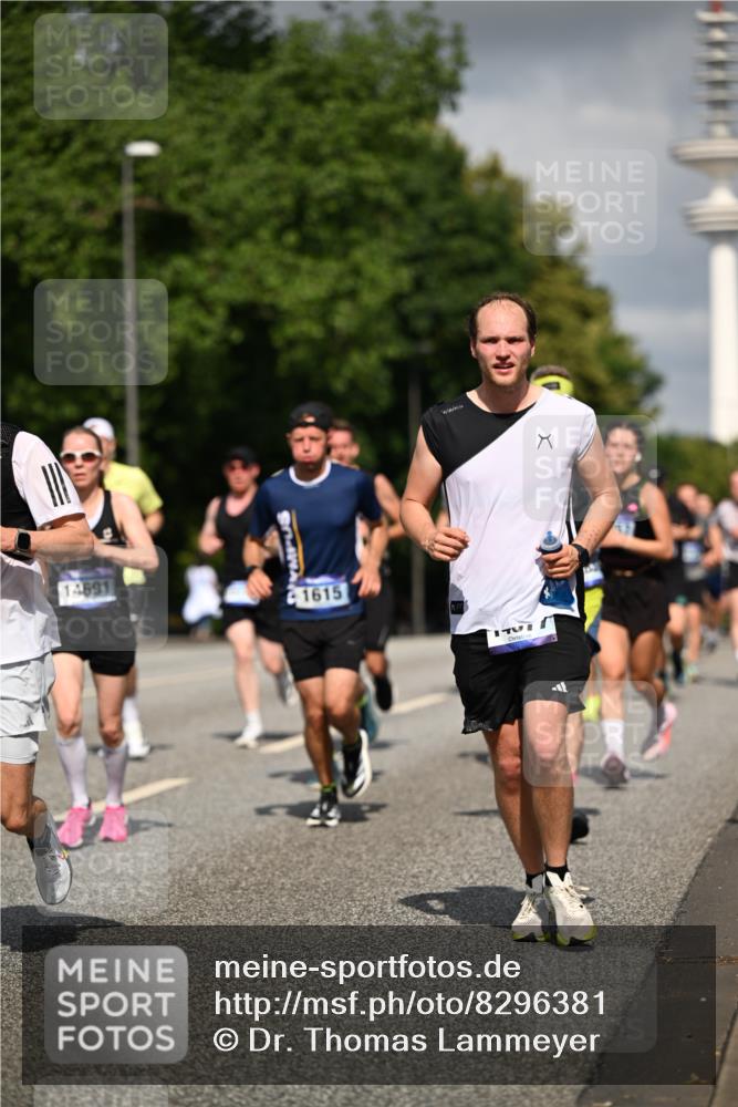29.06.2025 - hella hamburg halbmarathon Dr. Thomas Lammeyer http://msf.ph/oto/8296381 29.06.2025 09:53:36 Kennedybrücke 1615, 1675, 1800, 1803, 1975, 2324, 2415, 2568, 2826, 2949, 3332, 3431, 3530, 4303, 4425, 4528, 5248, 5409, 5436, 5791, 5803, 6529, 6682, 7495, 7774, 7796, 8629, 8925, 9017, 9294, 9302, 9711, 9979, 10894 meine-sportfotos.de