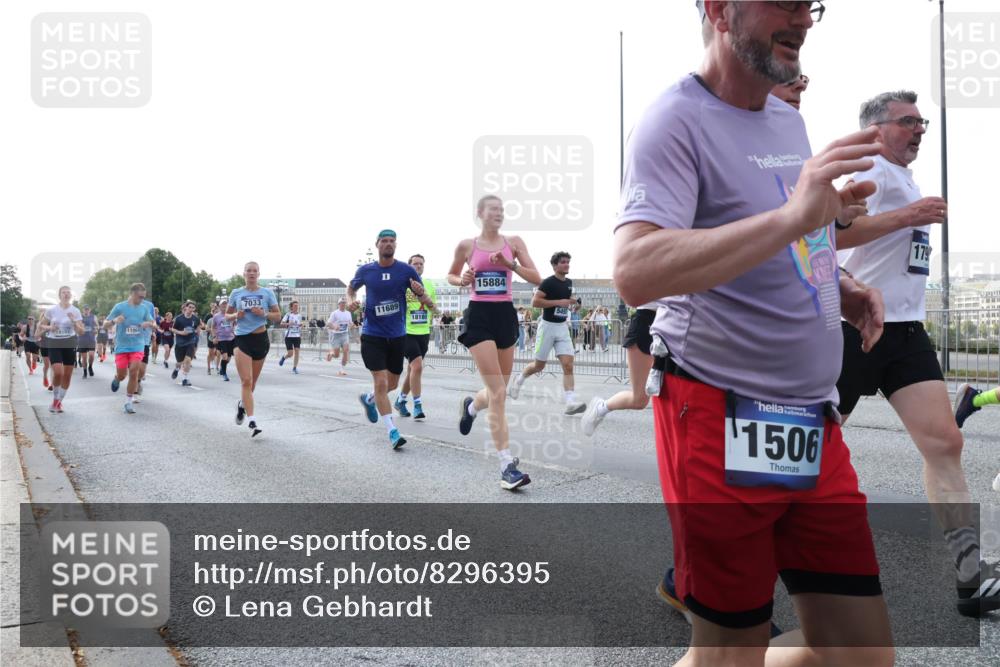29.06.2025 - hella hamburg halbmarathon Lena Gebhardt http://msf.ph/oto/8296395 29.06.2025 09:59:15 Lombardsbrücke 7033, 1106, 11689, 18180, 15884, 1506, 179, 1319, 1366, 1410, 1485, 1506, 1595, 1642, 1715, 1719, 1972, 2282, 2630, 2741, 2911, 3037, 3112, 3334, 3715, 4467, 4839, 5299, 5391, 5420, 5457, 5458, 5465, 5492, 5866, 6294, 6390, 6399, 6414, 6415, 6416, 6629, 7033, 7037, 7129, 7130, 7232, 7369, 7395, 7732, 7833, 7864, 8068, 8322, 8509, 8542, 8639, 8652, 8721, 8772, 8798, 8929, 9655, 9727, 9770, 9884, 9903, 9922, 10020, 10266, 10488 meine-sportfotos.de