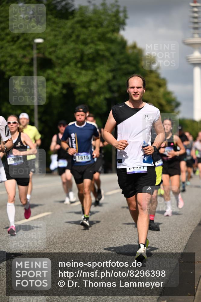 29.06.2025 - hella hamburg halbmarathon Dr. Thomas Lammeyer http://msf.ph/oto/8296398 29.06.2025 09:53:36 Kennedybrücke 1615, 1675, 1800, 1803, 1975, 2324, 2415, 2568, 2826, 2949, 3332, 3431, 3530, 4303, 4425, 4528, 5248, 5409, 5436, 5791, 5803, 6529, 6682, 7495, 7774, 7796, 8629, 8925, 9017, 9294, 9302, 9711, 9979, 10894 meine-sportfotos.de