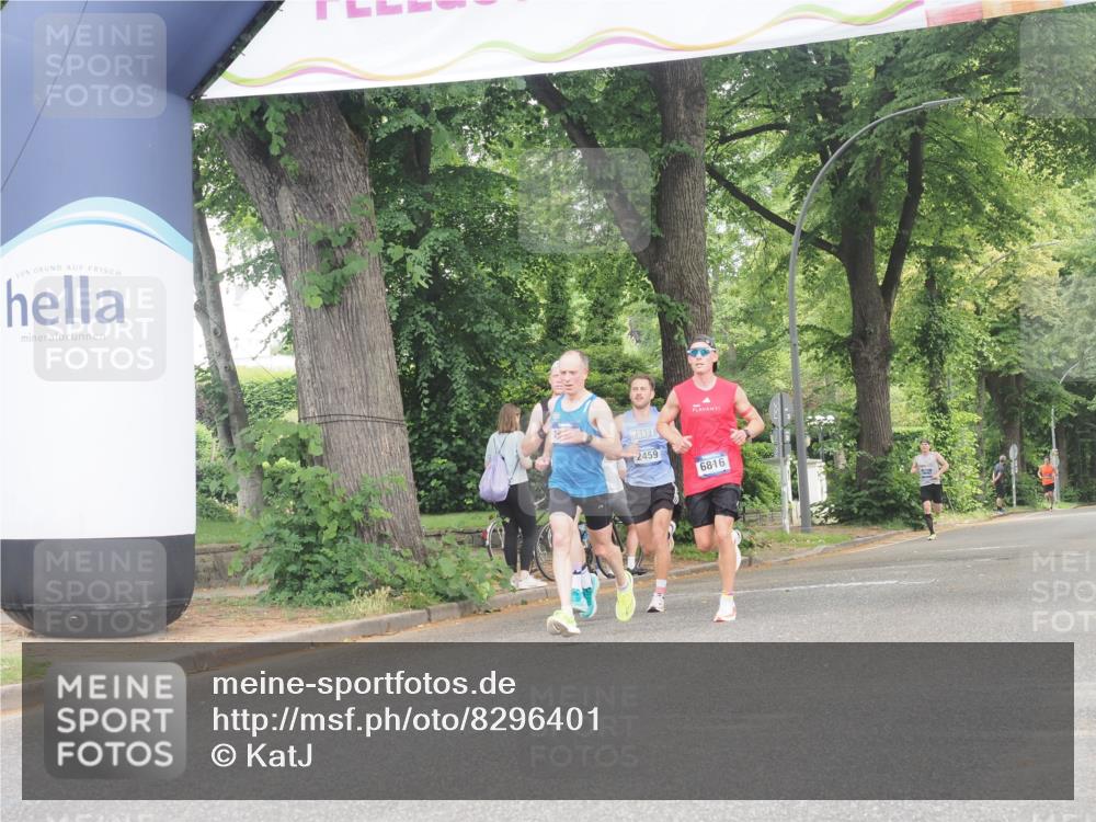 29.06.2025 - hella hamburg halbmarathon KatJ http://msf.ph/oto/8296401 29.06.2025 10:13:34 Zwischen KM18-KM19 6699 meine-sportfotos.de