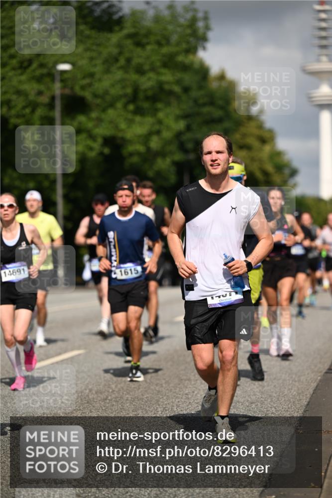29.06.2025 - hella hamburg halbmarathon Dr. Thomas Lammeyer http://msf.ph/oto/8296413 29.06.2025 09:53:36 Kennedybrücke 1615, 1675, 1800, 1803, 1975, 2324, 2415, 2568, 2826, 2949, 3332, 3431, 3530, 4303, 4425, 4528, 5248, 5409, 5436, 5791, 5803, 6529, 6682, 7495, 7774, 7796, 8629, 8925, 9017, 9294, 9302, 9711, 9979, 10894 meine-sportfotos.de