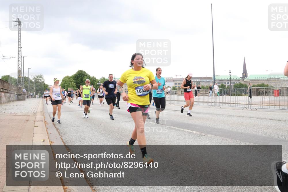 29.06.2025 - hella hamburg halbmarathon Lena Gebhardt http://msf.ph/oto/8296440 29.06.2025 10:56:08 Lombardsbrücke 14221, 8532, 5306, 1635, 15199, 1113, 1738, 1909, 2095, 2793, 2915, 3101, 3244, 3257, 3268, 4083, 4265, 4354, 4470, 4473, 4836, 4896, 5220, 5222, 5306, 5575, 5580, 5693, 5757, 5994, 6055, 6056, 6113, 6257, 6494, 6594, 6690, 6968, 7025, 7028, 7090, 7516, 7616, 7969, 8005, 8110, 8305, 8517, 8527, 8532, 8533, 8648, 8766, 9383, 9435, 9548, 9606, 9838, 9861, 9865, 9948, 9953, 9956, 10436, 10438, 10449, 10593, 10640, 10740, 10784, 10987, 11903, 11962, 11963, 12695 meine-sportfotos.de