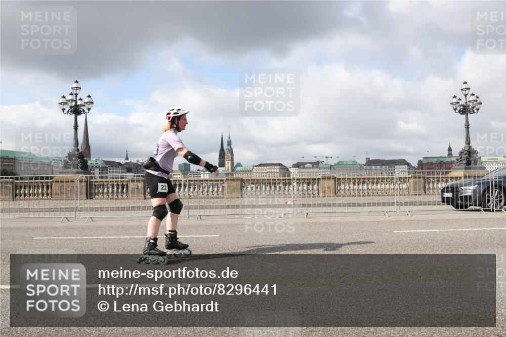 29.06.2025 - hella hamburg halbmarathon Lena Gebhardt http://msf.ph/oto/8296441 29.06.2025 09:06:01 Lombardsbrücke  meine-sportfotos.de