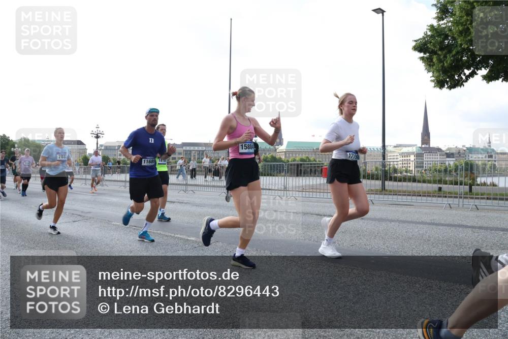 29.06.2025 - hella hamburg halbmarathon Lena Gebhardt http://msf.ph/oto/8296443 29.06.2025 09:59:15 Lombardsbrücke 7033, 11689, 1818, 15884, 17198, 1319, 1366, 1410, 1485, 1506, 1595, 1642, 1715, 1719, 1972, 2282, 2630, 2741, 2911, 3037, 3112, 3334, 3715, 4467, 4839, 5299, 5391, 5420, 5457, 5458, 5465, 5492, 5866, 6294, 6390, 6399, 6414, 6415, 6416, 6629, 7033, 7037, 7129, 7130, 7232, 7369, 7395, 7732, 7833, 7864, 8068, 8322, 8509, 8542, 8639, 8652, 8721, 8772, 8798, 8929, 9655, 9727, 9770, 9884, 9903, 9922, 10020, 10266, 10488 meine-sportfotos.de