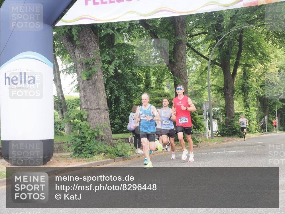 29.06.2025 - hella hamburg halbmarathon KatJ http://msf.ph/oto/8296448 29.06.2025 10:13:34 Zwischen KM18-KM19 6699 meine-sportfotos.de