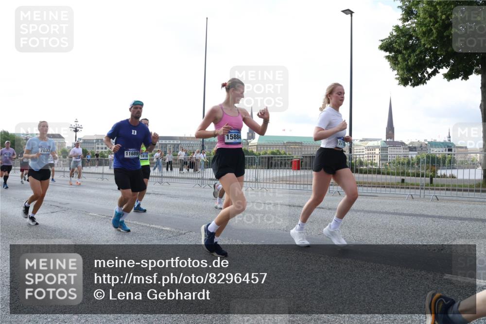 29.06.2025 - hella hamburg halbmarathon Lena Gebhardt http://msf.ph/oto/8296457 29.06.2025 09:59:15 Lombardsbrücke 7033, 8509, 11689, 1818, 15884, 1319, 1366, 1410, 1485, 1506, 1595, 1642, 1715, 1719, 1972, 2282, 2630, 2741, 2911, 3037, 3112, 3334, 3715, 4467, 4839, 5299, 5391, 5420, 5457, 5458, 5465, 5492, 5866, 6294, 6390, 6399, 6414, 6415, 6416, 6629, 7033, 7037, 7129, 7130, 7232, 7369, 7395, 7732, 7833, 7864, 8068, 8322, 8509, 8542, 8639, 8652, 8721, 8772, 8798, 8929, 9655, 9727, 9770, 9884, 9903, 9922, 10020, 10266, 10488 meine-sportfotos.de