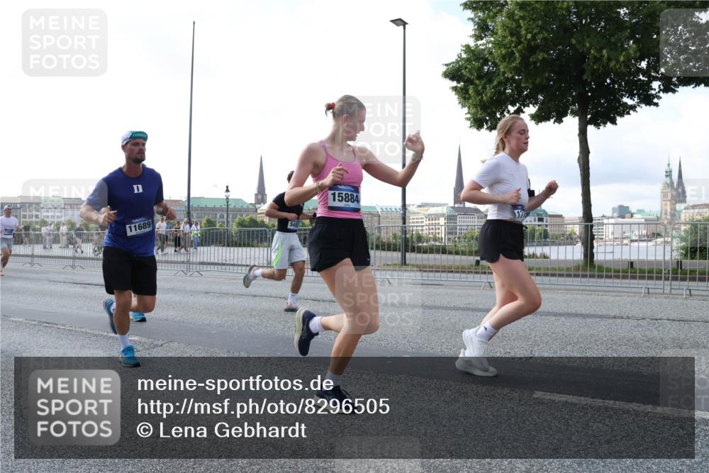29.06.2025 - hella hamburg halbmarathon Lena Gebhardt http://msf.ph/oto/8296505 29.06.2025 09:59:16 Lombardsbrücke 15884, 11689, 1319, 1366, 1410, 1485, 1506, 1595, 1642, 1715, 1719, 1972, 2282, 2630, 2741, 2911, 3037, 3112, 3334, 3715, 4467, 4839, 5299, 5391, 5420, 5457, 5458, 5465, 5492, 5866, 6294, 6390, 6399, 6414, 6415, 6416, 6629, 7033, 7037, 7129, 7130, 7232, 7395, 7732, 7833, 7864, 8068, 8322, 8509, 8542, 8652, 8721, 8772, 8798, 8929, 9655, 9727, 9770, 9884, 9903, 9922, 10020, 10266, 10488 meine-sportfotos.de