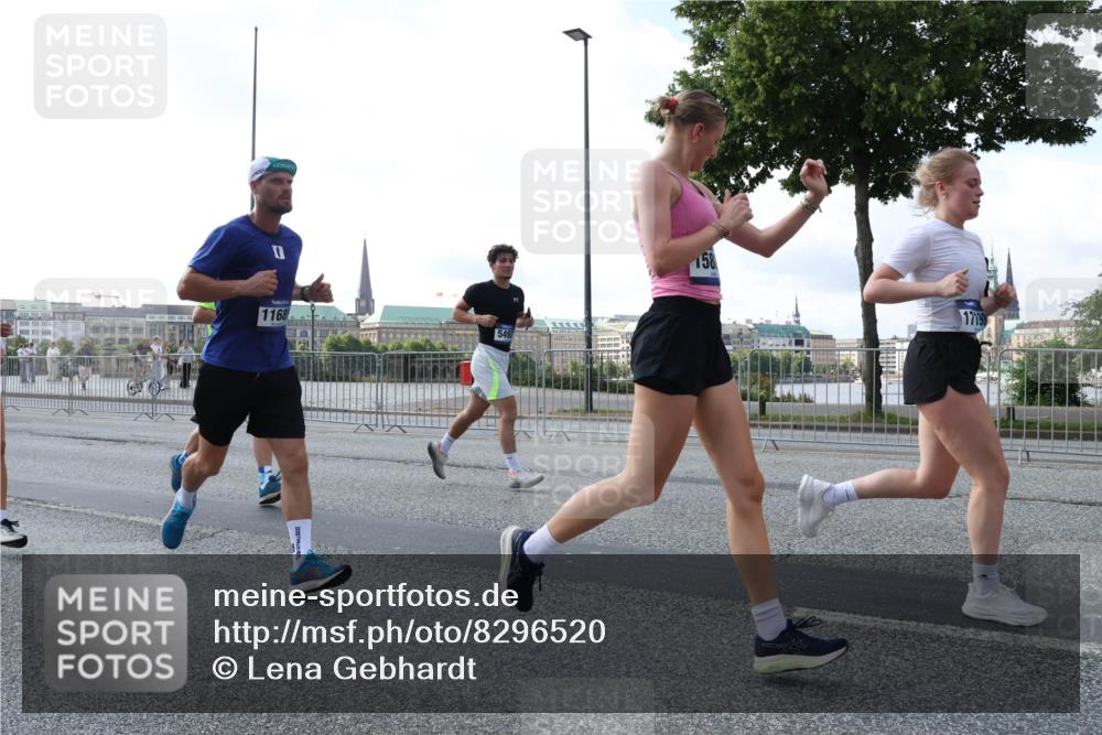 29.06.2025 - hella hamburg halbmarathon Lena Gebhardt http://msf.ph/oto/8296520 29.06.2025 09:59:16 Lombardsbrücke 1168, 549, 158, 17198, 1319, 1366, 1410, 1485, 1506, 1595, 1642, 1715, 1719, 1972, 2282, 2630, 2741, 2911, 3037, 3112, 3334, 3715, 4467, 4839, 5299, 5391, 5420, 5457, 5458, 5465, 5492, 5866, 6294, 6390, 6399, 6414, 6415, 6416, 6629, 7033, 7037, 7129, 7130, 7232, 7395, 7732, 7833, 7864, 8068, 8322, 8509, 8542, 8652, 8721, 8772, 8798, 8929, 9655, 9727, 9770, 9884, 9903, 9922, 10020, 10266, 10488 meine-sportfotos.de
