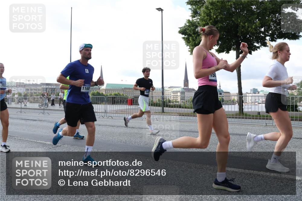 29.06.2025 - hella hamburg halbmarathon Lena Gebhardt http://msf.ph/oto/8296546 29.06.2025 09:59:16 Lombardsbrücke 703, 1168, 549, 1319, 1366, 1410, 1485, 1506, 1595, 1642, 1715, 1719, 1972, 2282, 2630, 2741, 2911, 3037, 3112, 3334, 3715, 4467, 4839, 5299, 5391, 5420, 5457, 5458, 5465, 5492, 5866, 6294, 6390, 6399, 6414, 6415, 6416, 6629, 7033, 7037, 7129, 7130, 7232, 7395, 7732, 7833, 7864, 8068, 8322, 8509, 8542, 8652, 8721, 8772, 8798, 8929, 9655, 9727, 9770, 9884, 9903, 9922, 10020, 10266, 10488 meine-sportfotos.de
