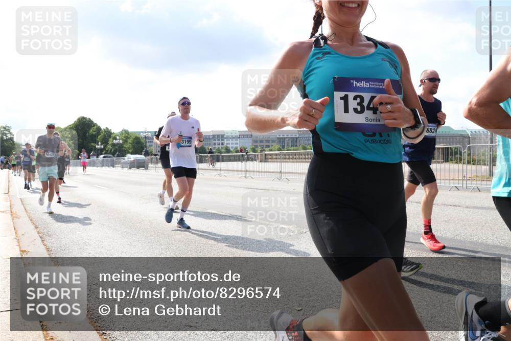 29.06.2025 - hella hamburg halbmarathon Lena Gebhardt http://msf.ph/oto/8296574 29.06.2025 09:46:45 Lombardsbrücke 10477, 3199, 134, 8824, 1053, 1344, 1411, 1577, 1889, 2243, 3955, 4477, 4944, 5048, 5152, 5193, 5660, 6683, 7080, 7466, 7534, 7622, 7628, 7867, 7901, 8312, 8323, 8784, 8864, 10298, 10477, 10865, 10927, 10929, 11230, 11304, 11661, 11898, 12447, 12899, 12987, 13199, 13252, 13493, 13494, 13617, 13729, 13961, 14069, 14276, 14310, 14385, 15902, 16065, 16140, 16243, 16811, 16931, 16957, 17213 meine-sportfotos.de