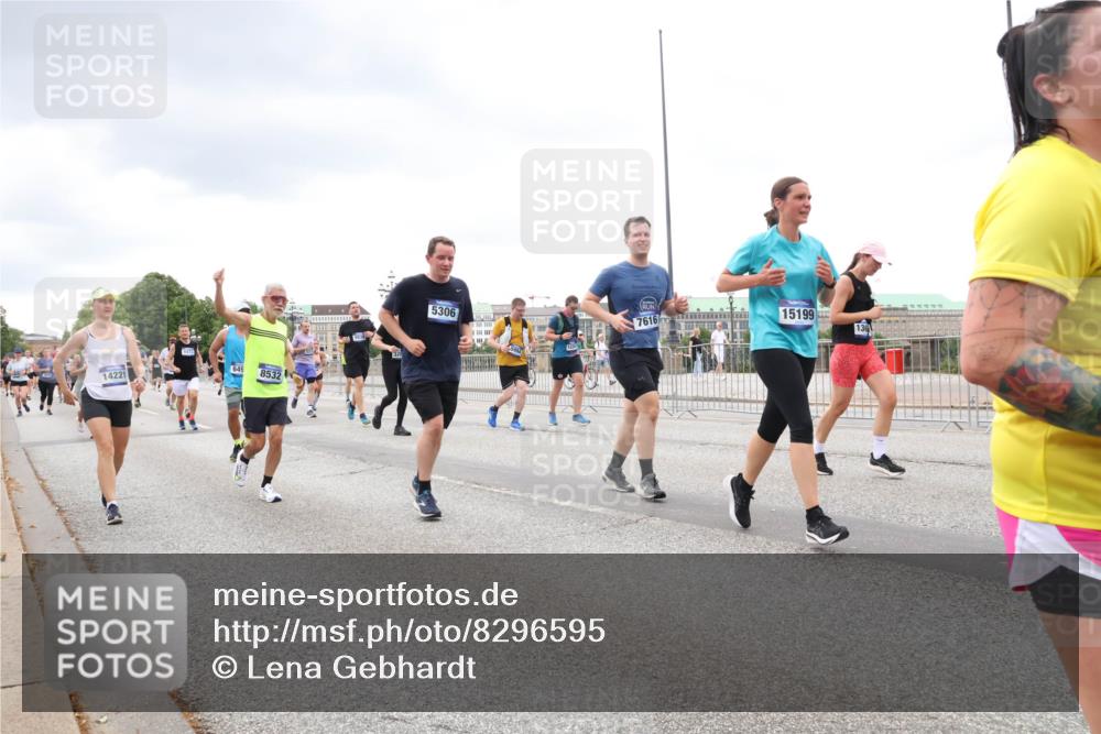 29.06.2025 - hella hamburg halbmarathon Lena Gebhardt http://msf.ph/oto/8296595 29.06.2025 10:56:09 Lombardsbrücke 14221, 8532, 5306, 7616, 15199, 136, 1113, 1738, 1909, 2095, 2793, 2915, 3101, 3257, 3268, 4083, 4265, 4354, 4470, 4473, 4836, 4896, 5220, 5222, 5306, 5575, 5580, 5693, 5757, 5994, 6055, 6056, 6113, 6257, 6494, 6594, 6690, 6968, 7025, 7028, 7090, 7516, 7616, 7711, 7969, 8005, 8110, 8305, 8517, 8532, 8533, 8648, 8766, 9383, 9435, 9548, 9606, 9838, 9861, 9865, 9948, 9953, 9956, 10436, 10438, 10449, 10593, 10640, 10740, 10784, 10987, 11903, 11962, 11963, 12695 meine-sportfotos.de