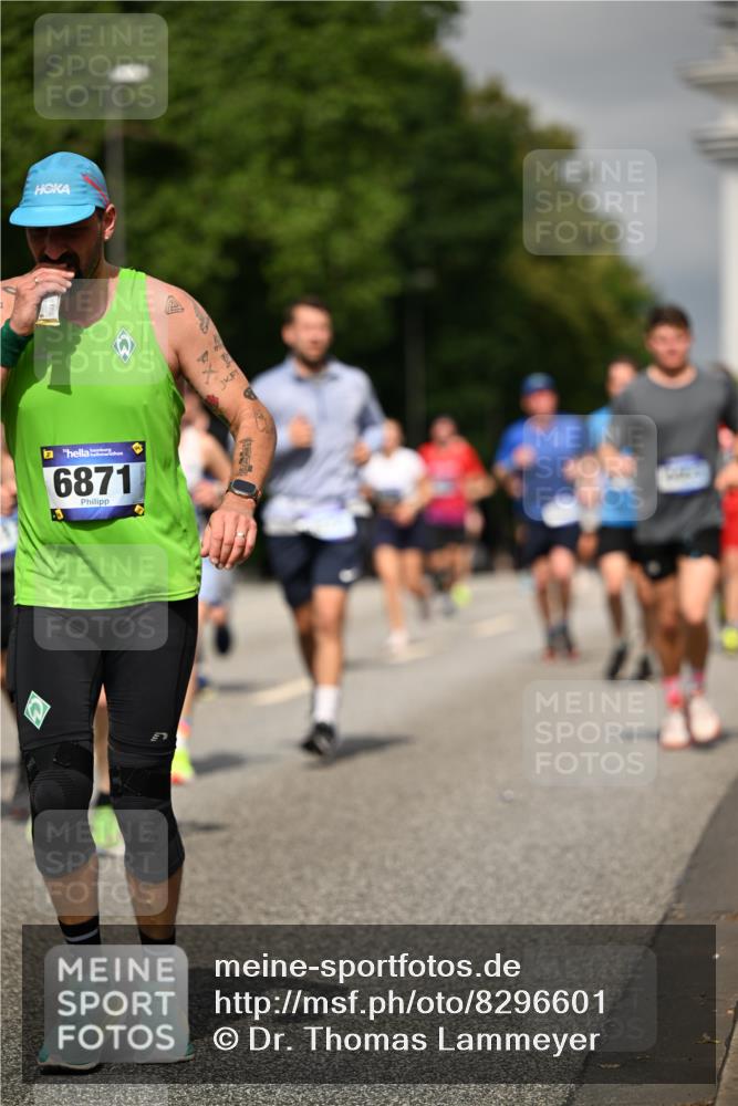 29.06.2025 - hella hamburg halbmarathon Dr. Thomas Lammeyer http://msf.ph/oto/8296601 29.06.2025 10:16:18 Kennedybrücke 1249, 1610, 1785, 1850, 1851, 2963, 2964, 3182, 3248, 3262, 3363, 4453, 4499, 5150, 5166, 5176, 6822, 6871, 7907, 8206, 8207, 8917, 8971, 9253, 9405, 9428, 10067, 10402, 10685 meine-sportfotos.de