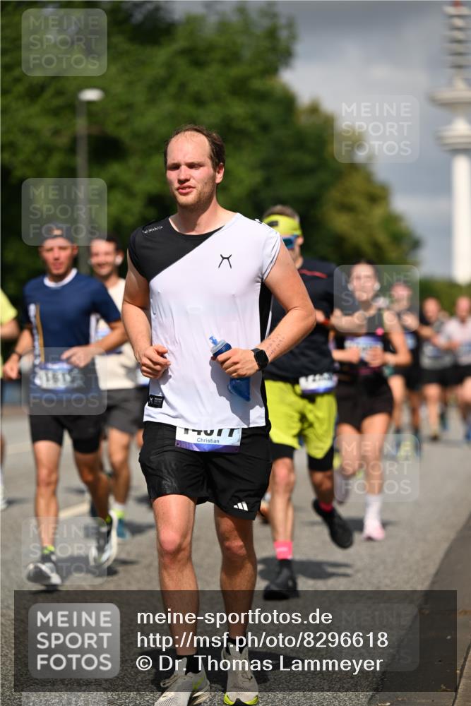 29.06.2025 - hella hamburg halbmarathon Dr. Thomas Lammeyer http://msf.ph/oto/8296618 29.06.2025 09:53:37 Kennedybrücke 1615, 1675, 1800, 1803, 1975, 2324, 2415, 2568, 2826, 2949, 3332, 3431, 3530, 4303, 4425, 4528, 5248, 5409, 5436, 5791, 5803, 6529, 6682, 7495, 7774, 7796, 8629, 8925, 9017, 9294, 9302, 9711, 9979, 10894 meine-sportfotos.de