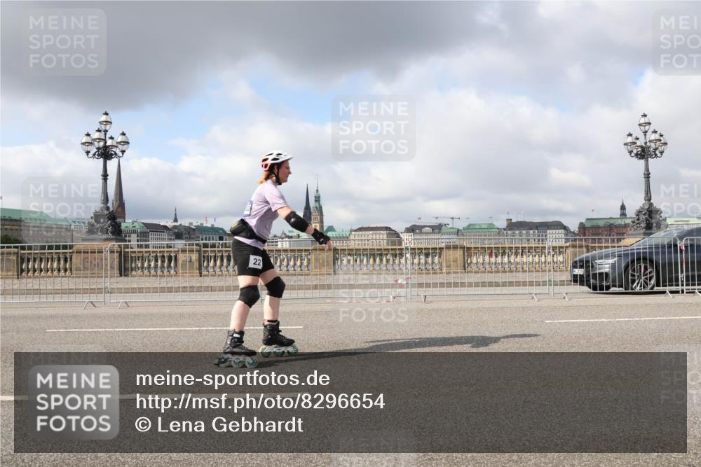 29.06.2025 - hella hamburg halbmarathon Lena Gebhardt http://msf.ph/oto/8296654 29.06.2025 09:06:01 Lombardsbrücke  meine-sportfotos.de