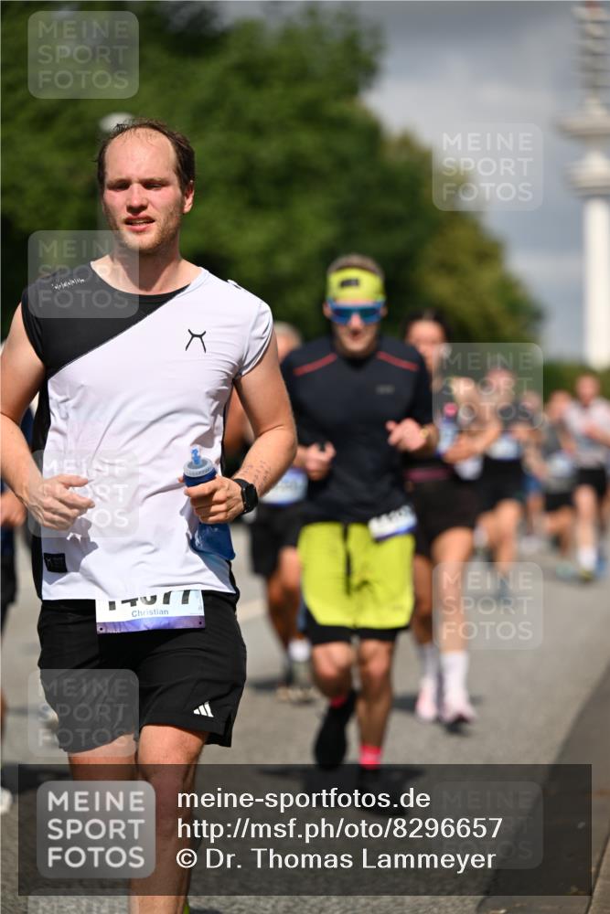 29.06.2025 - hella hamburg halbmarathon Dr. Thomas Lammeyer http://msf.ph/oto/8296657 29.06.2025 09:53:38 Kennedybrücke 1615, 1675, 1803, 1975, 2324, 2415, 2568, 2826, 2949, 3332, 3431, 3530, 4303, 4425, 4528, 4823, 5409, 5436, 5791, 5803, 6458, 6529, 6682, 7495, 7774, 7796, 8450, 8629, 8925, 9017, 9294, 9302, 9711, 9979, 10894, 11379 meine-sportfotos.de