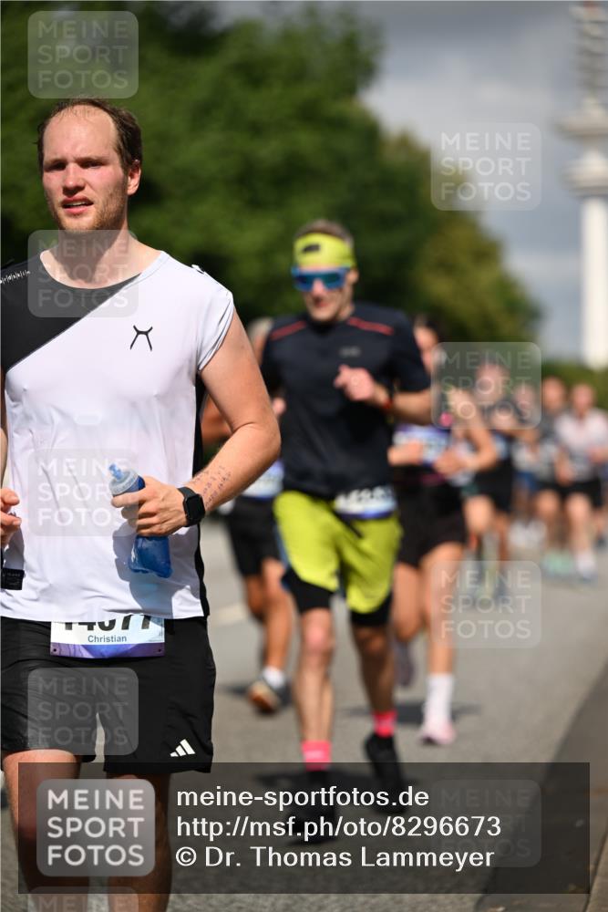 29.06.2025 - hella hamburg halbmarathon Dr. Thomas Lammeyer http://msf.ph/oto/8296673 29.06.2025 09:53:38 Kennedybrücke 1615, 1675, 1803, 1975, 2324, 2415, 2568, 2826, 2949, 3332, 3431, 3530, 4303, 4425, 4528, 4823, 5409, 5436, 5791, 5803, 6458, 6529, 6682, 7495, 7774, 7796, 8450, 8629, 8925, 9017, 9294, 9302, 9711, 9979, 10894, 11379 meine-sportfotos.de