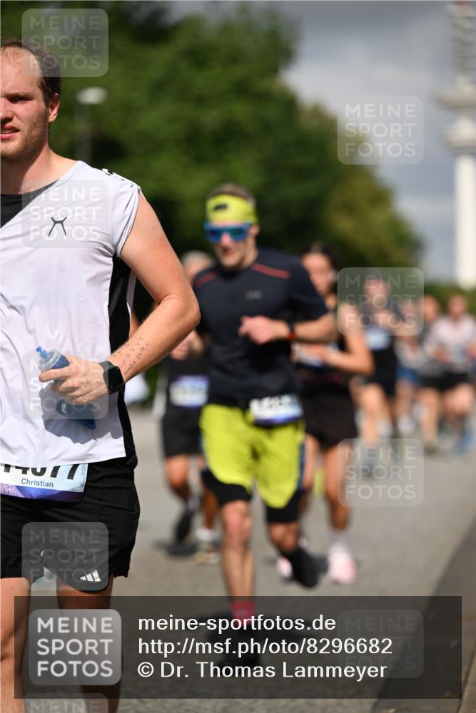 29.06.2025 - hella hamburg halbmarathon Dr. Thomas Lammeyer http://msf.ph/oto/8296682 29.06.2025 09:53:38 Kennedybrücke 1615, 1675, 1803, 1975, 2324, 2415, 2568, 2826, 2949, 3332, 3431, 3530, 4303, 4425, 4528, 4823, 5409, 5436, 5791, 5803, 6458, 6529, 6682, 7495, 7774, 7796, 8450, 8629, 8925, 9017, 9294, 9302, 9711, 9979, 10894, 11379 meine-sportfotos.de