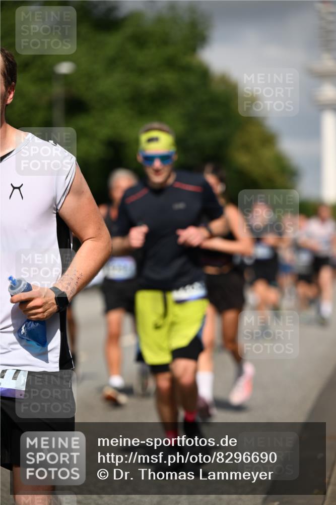 29.06.2025 - hella hamburg halbmarathon Dr. Thomas Lammeyer http://msf.ph/oto/8296690 29.06.2025 09:53:38 Kennedybrücke 1615, 1675, 1803, 1975, 2324, 2415, 2568, 2826, 2949, 3332, 3431, 3530, 4303, 4425, 4528, 4823, 5409, 5436, 5791, 5803, 6458, 6529, 6682, 7495, 7774, 7796, 8450, 8629, 8925, 9017, 9294, 9302, 9711, 9979, 10894, 11379 meine-sportfotos.de