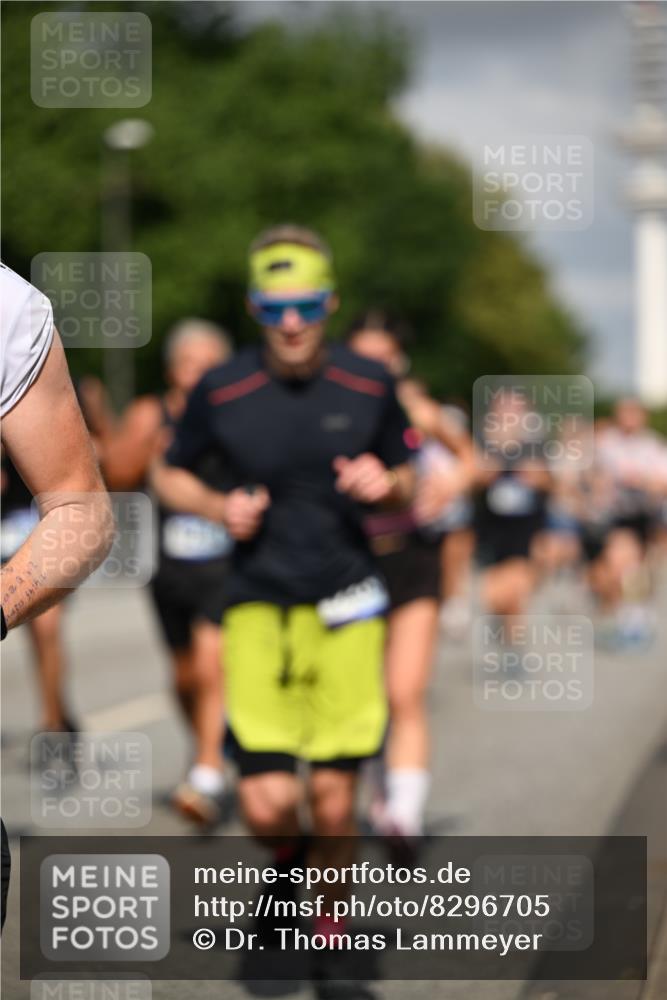 29.06.2025 - hella hamburg halbmarathon Dr. Thomas Lammeyer http://msf.ph/oto/8296705 29.06.2025 09:53:38 Kennedybrücke 1615, 1675, 1803, 1975, 2324, 2415, 2568, 2826, 2949, 3332, 3431, 3530, 4303, 4425, 4528, 4823, 5409, 5436, 5791, 5803, 6458, 6529, 6682, 7495, 7774, 7796, 8450, 8629, 8925, 9017, 9294, 9302, 9711, 9979, 10894, 11379 meine-sportfotos.de