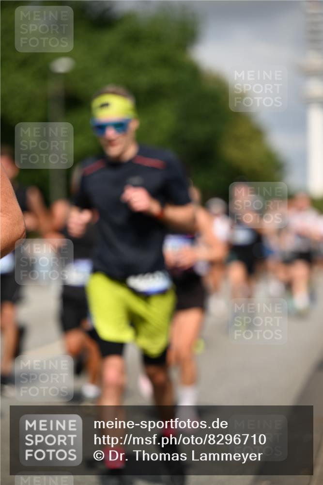 29.06.2025 - hella hamburg halbmarathon Dr. Thomas Lammeyer http://msf.ph/oto/8296710 29.06.2025 09:53:39 Kennedybrücke 1615, 1675, 1803, 1975, 2324, 2415, 2568, 2826, 2949, 3332, 3431, 3530, 4303, 4425, 4528, 4823, 5409, 5436, 5791, 5803, 6458, 6529, 6682, 7495, 7774, 7796, 8450, 8629, 8925, 9017, 9294, 9302, 9711, 9979, 10894, 11379 meine-sportfotos.de