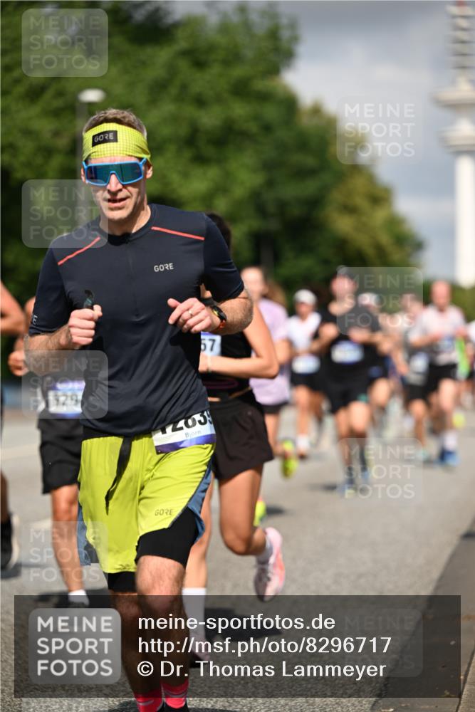 29.06.2025 - hella hamburg halbmarathon Dr. Thomas Lammeyer http://msf.ph/oto/8296717 29.06.2025 09:53:39 Kennedybrücke 1615, 1675, 1803, 1975, 2324, 2415, 2568, 2826, 2949, 3332, 3431, 3530, 4303, 4425, 4528, 4823, 5409, 5436, 5791, 5803, 6458, 6529, 6682, 7495, 7774, 7796, 8450, 8629, 8925, 9017, 9294, 9302, 9711, 9979, 10894, 11379 meine-sportfotos.de