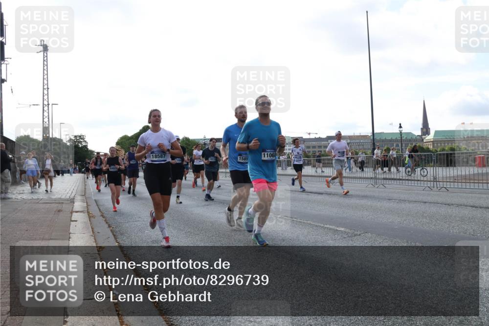 29.06.2025 - hella hamburg halbmarathon Lena Gebhardt http://msf.ph/oto/8296739 29.06.2025 09:59:17 Lombardsbrücke 18587, 11068, 17603, 12406, 10519, 1585, 4467, 1319, 1366, 1410, 1485, 1506, 1595, 1642, 1715, 1719, 1972, 2282, 2630, 2741, 2911, 3037, 3112, 3334, 3715, 4467, 4839, 5299, 5391, 5420, 5457, 5458, 5465, 5492, 5866, 6294, 6390, 6399, 6414, 6415, 6416, 6629, 7033, 7037, 7129, 7130, 7232, 7395, 7732, 7833, 7864, 8068, 8509, 8520, 8542, 8652, 8721, 8772, 8798, 8846, 8929, 9488, 9655, 9727, 9770, 9884, 9903, 9922, 10020, 10266, 10488 meine-sportfotos.de