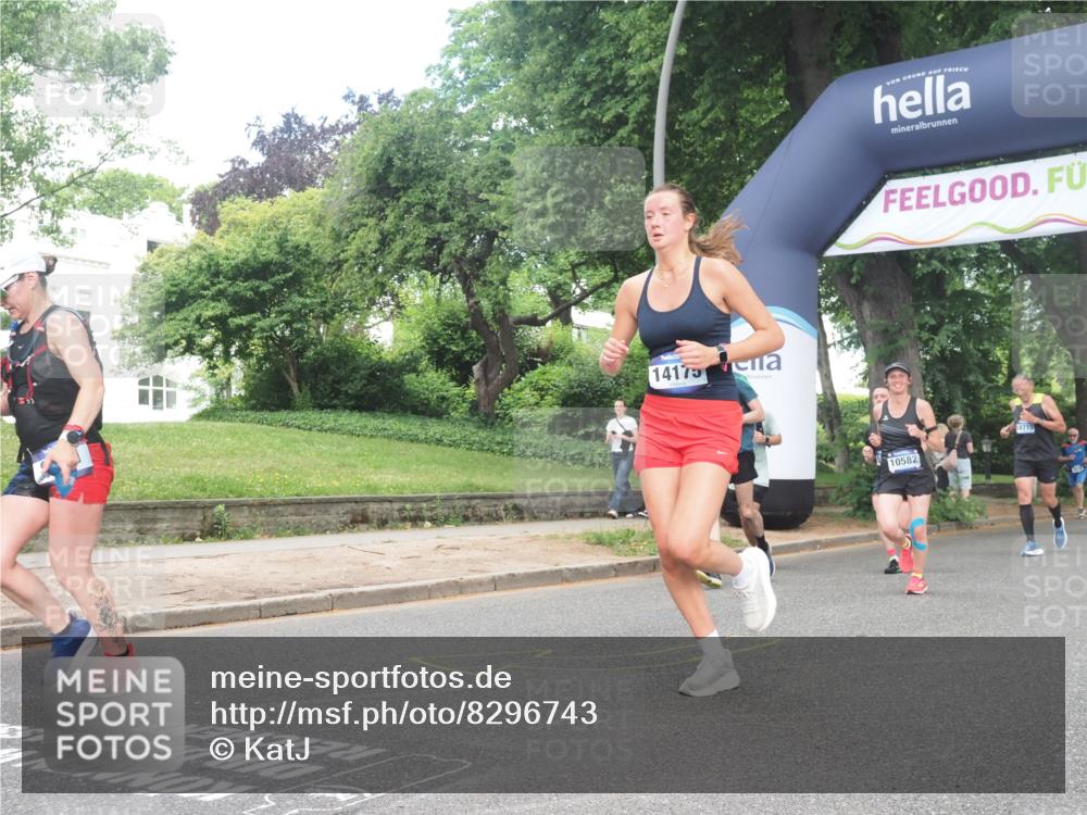 29.06.2025 - hella hamburg halbmarathon KatJ http://msf.ph/oto/8296743 29.06.2025 10:42:51 Zwischen KM18-KM19 3435, 5643, 8311, 8639 meine-sportfotos.de