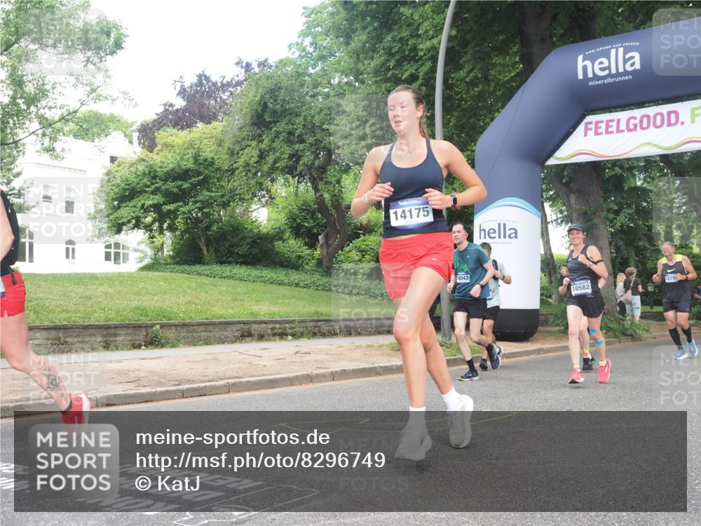 29.06.2025 - hella hamburg halbmarathon KatJ http://msf.ph/oto/8296749 29.06.2025 10:42:51 Zwischen KM18-KM19 3435, 5643, 8311, 8639 meine-sportfotos.de
