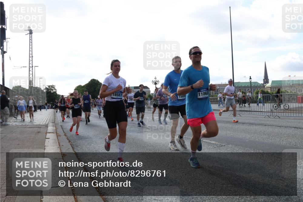 29.06.2025 - hella hamburg halbmarathon Lena Gebhardt http://msf.ph/oto/8296761 29.06.2025 09:59:17 Lombardsbrücke 117603, 4467, 18587, 1051, 1585, 11068, 1319, 1366, 1410, 1485, 1506, 1595, 1642, 1715, 1719, 1972, 2282, 2630, 2741, 2911, 3037, 3112, 3334, 3715, 4467, 4839, 5299, 5391, 5420, 5457, 5458, 5465, 5492, 5866, 6294, 6390, 6399, 6414, 6415, 6416, 6629, 7033, 7037, 7129, 7130, 7232, 7395, 7732, 7833, 7864, 8068, 8509, 8520, 8542, 8652, 8721, 8772, 8798, 8846, 8929, 9488, 9655, 9727, 9770, 9884, 9903, 9922, 10020, 10266, 10488 meine-sportfotos.de