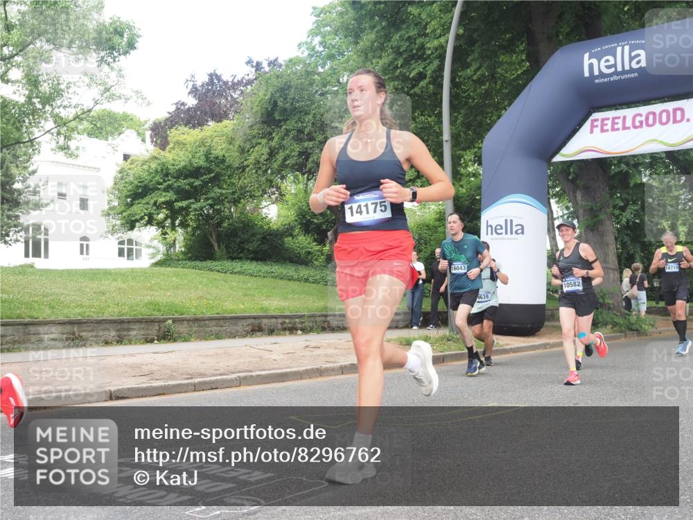 29.06.2025 - hella hamburg halbmarathon KatJ http://msf.ph/oto/8296762 29.06.2025 10:42:51 Zwischen KM18-KM19 3435, 5643, 8311, 8639 meine-sportfotos.de