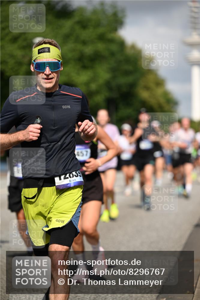 29.06.2025 - hella hamburg halbmarathon Dr. Thomas Lammeyer http://msf.ph/oto/8296767 29.06.2025 09:53:39 Kennedybrücke 1615, 1675, 1803, 1975, 2324, 2415, 2568, 2826, 2949, 3332, 3431, 3530, 4303, 4425, 4528, 4823, 5409, 5436, 5791, 5803, 6458, 6529, 6682, 7495, 7774, 7796, 8450, 8629, 8925, 9017, 9294, 9302, 9711, 9979, 10894, 11379 meine-sportfotos.de