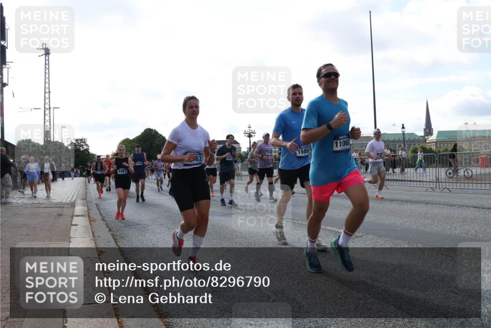 29.06.2025 - hella hamburg halbmarathon Lena Gebhardt http://msf.ph/oto/8296790 29.06.2025 09:59:18 Lombardsbrücke 4467, 11068, 17603, 87, 10519, 1585, 1319, 1334, 1366, 1410, 1485, 1506, 1595, 1642, 1715, 1719, 1972, 2282, 2630, 2741, 2911, 3037, 3112, 3334, 3715, 4467, 4839, 5299, 5391, 5420, 5457, 5458, 5465, 5492, 5866, 6390, 6399, 6414, 6415, 6416, 6629, 7033, 7037, 7129, 7130, 7232, 7395, 7732, 7833, 7864, 8068, 8509, 8520, 8542, 8652, 8721, 8772, 8798, 8846, 8929, 9488, 9655, 9727, 9770, 9884, 9903, 9907, 9922, 10020, 10266, 10488 meine-sportfotos.de
