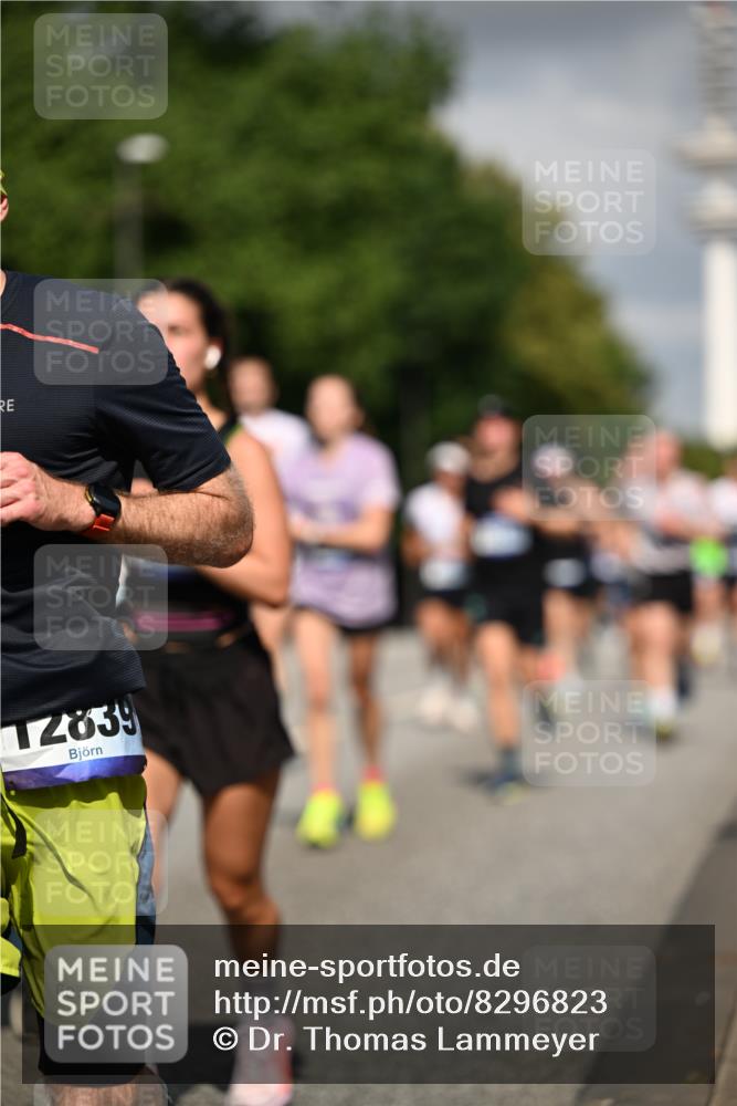 29.06.2025 - hella hamburg halbmarathon Dr. Thomas Lammeyer http://msf.ph/oto/8296823 29.06.2025 09:53:39 Kennedybrücke 1615, 1675, 1803, 1975, 2324, 2415, 2568, 2826, 2949, 3332, 3431, 3530, 4303, 4425, 4528, 4823, 5409, 5436, 5791, 5803, 6458, 6529, 6682, 7495, 7774, 7796, 8450, 8629, 8925, 9017, 9294, 9302, 9711, 9979, 10894, 11379 meine-sportfotos.de