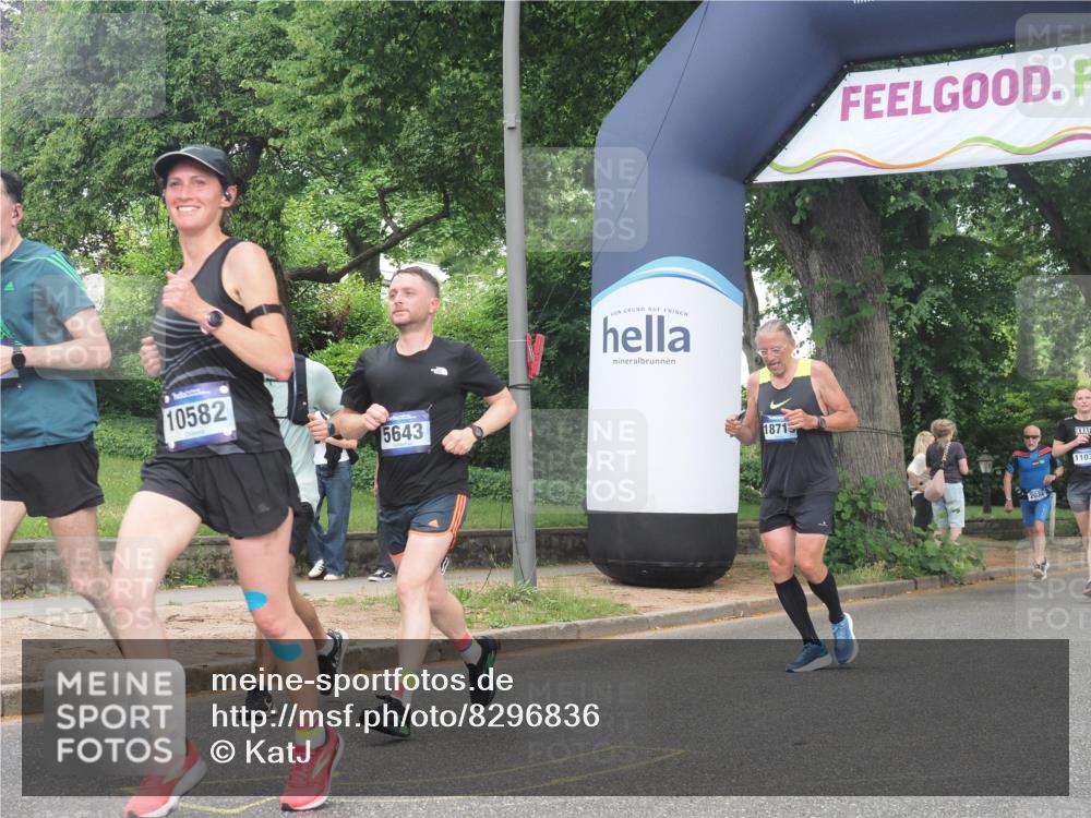 29.06.2025 - hella hamburg halbmarathon KatJ http://msf.ph/oto/8296836 29.06.2025 10:42:52 Zwischen KM18-KM19 5643, 8311, 8639 meine-sportfotos.de