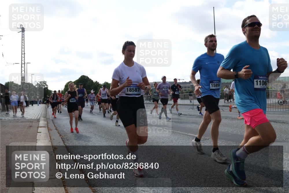 29.06.2025 - hella hamburg halbmarathon Lena Gebhardt http://msf.ph/oto/8296840 29.06.2025 09:59:18 Lombardsbrücke 5, 4467, 17603, 18587, 8509, 7129, 15856, 1106, 1319, 1334, 1366, 1410, 1485, 1506, 1595, 1642, 1715, 1719, 1972, 2282, 2630, 2741, 2911, 3037, 3112, 3334, 3715, 4467, 4839, 5299, 5391, 5420, 5457, 5458, 5465, 5492, 5866, 6390, 6399, 6414, 6415, 6416, 6629, 7033, 7037, 7129, 7130, 7232, 7395, 7732, 7833, 7864, 8068, 8509, 8520, 8542, 8652, 8721, 8772, 8798, 8846, 8929, 9488, 9655, 9727, 9770, 9884, 9903, 9907, 9922, 10020, 10266, 10488 meine-sportfotos.de