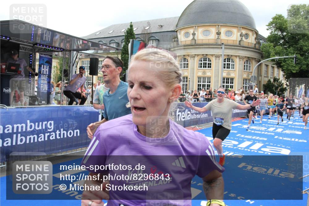 29.06.2025 - hella hamburg halbmarathon Michael Strokosch http://msf.ph/oto/8296843 29.06.2025 10:57:12 Ziel 1387, 1877, 4167, 4261, 9884, 11612, 13691, 13750, 14139, 14408, 14588, 15110, 15726, 16909, 17617, 18208, 19184 meine-sportfotos.de