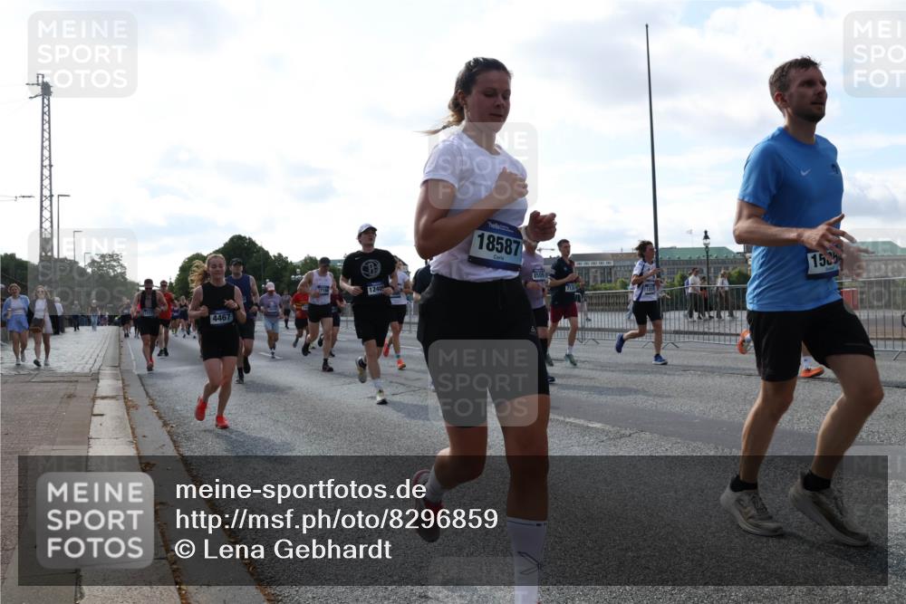 29.06.2025 - hella hamburg halbmarathon Lena Gebhardt http://msf.ph/oto/8296859 29.06.2025 09:59:18 Lombardsbrücke 4467, 1210, 1240, 18587, 8509, 1505, 1319, 1334, 1366, 1410, 1485, 1506, 1595, 1642, 1715, 1719, 1972, 2282, 2630, 2741, 2911, 3037, 3112, 3334, 3715, 4467, 4839, 5299, 5391, 5420, 5457, 5458, 5465, 5492, 5866, 6390, 6399, 6414, 6415, 6416, 6629, 7033, 7037, 7129, 7130, 7232, 7395, 7732, 7833, 7864, 8068, 8509, 8520, 8542, 8652, 8721, 8772, 8798, 8846, 8929, 9488, 9655, 9727, 9770, 9884, 9903, 9907, 9922, 10020, 10266, 10488 meine-sportfotos.de