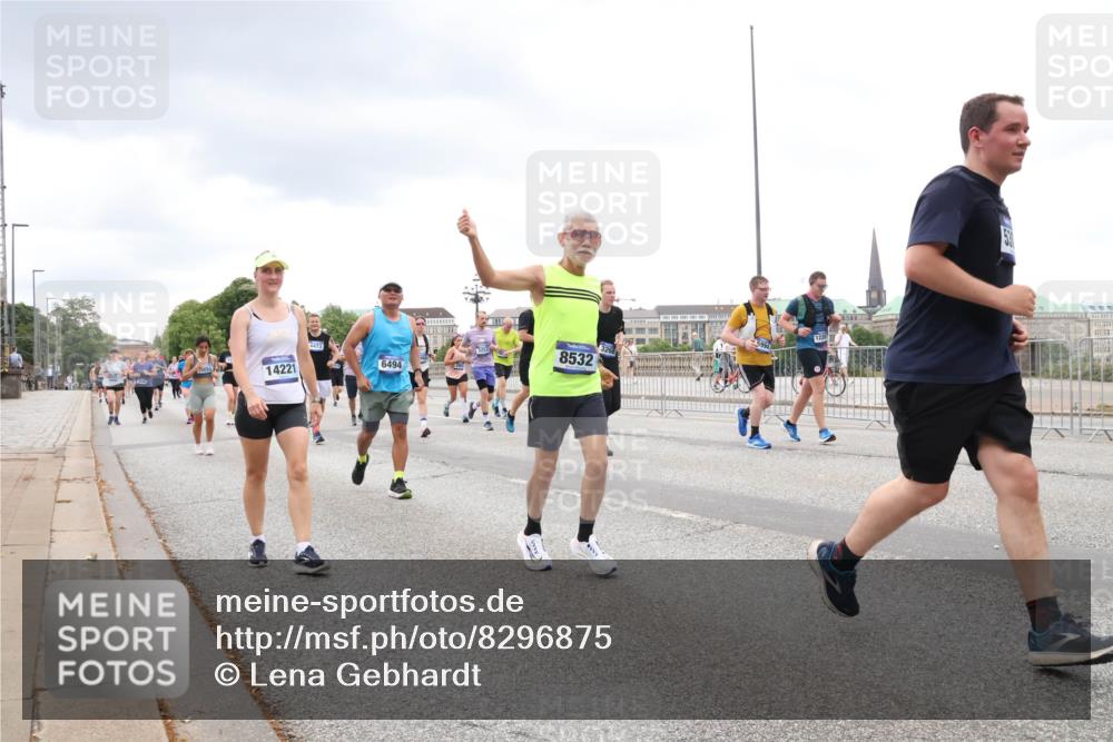 29.06.2025 - hella hamburg halbmarathon Lena Gebhardt http://msf.ph/oto/8296875 29.06.2025 10:56:10 Lombardsbrücke 14221, 4473, 6494, 8532, 1113, 1738, 1909, 2095, 2793, 2915, 3101, 3257, 3268, 3987, 4083, 4265, 4354, 4470, 4473, 4836, 4896, 5220, 5222, 5306, 5575, 5580, 5693, 5757, 5994, 6055, 6056, 6113, 6257, 6494, 6594, 6690, 6968, 7025, 7028, 7090, 7516, 7616, 7711, 7969, 8005, 8110, 8305, 8517, 8532, 8533, 8648, 8766, 9383, 9435, 9548, 9606, 9838, 9861, 9865, 9948, 9953, 9956, 10436, 10438, 10449, 10640, 10740, 10784, 10987, 11903, 11962, 11963, 12695 meine-sportfotos.de